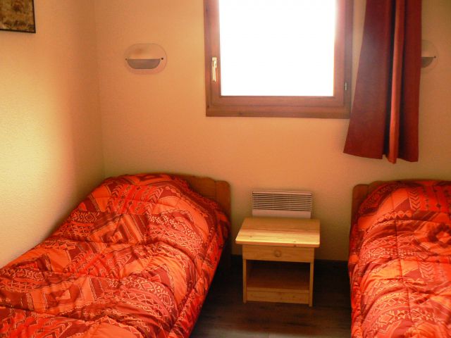 Chambre 2 avec 2 lits en 80