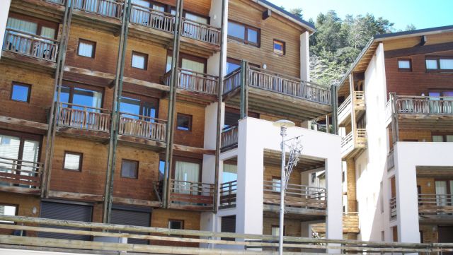 EYE Notre chalet avec notre duplex en haut à droite