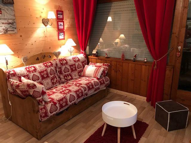 Bienvenue dans une ambiance cocooning, rapido neuf, pas besoin d'enlever les coussins, le lit est prêt ! 