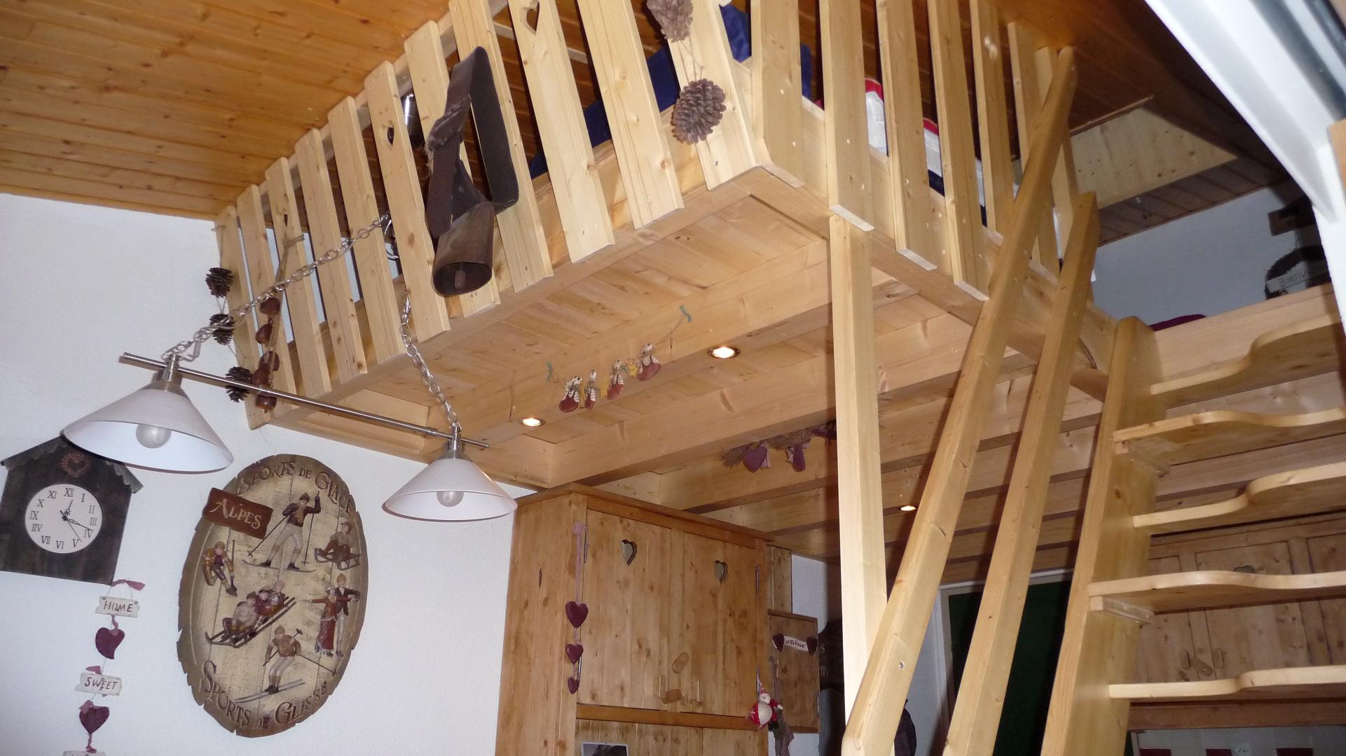 Mezzanine comprenant 1 lit double et 1 lit simple