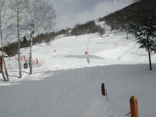 ARRIVEE DES PISTES DEVANT LA MAISON ( TELESSIEGE DES CLOCHETTES )
AVEC FIL NEIGE DES FEES   GRATUIT POUR LES DEBUTANTS