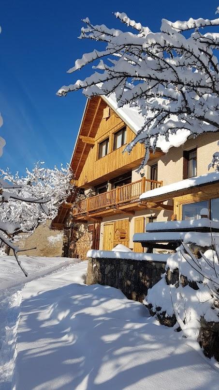 Le chalet vu du jardin