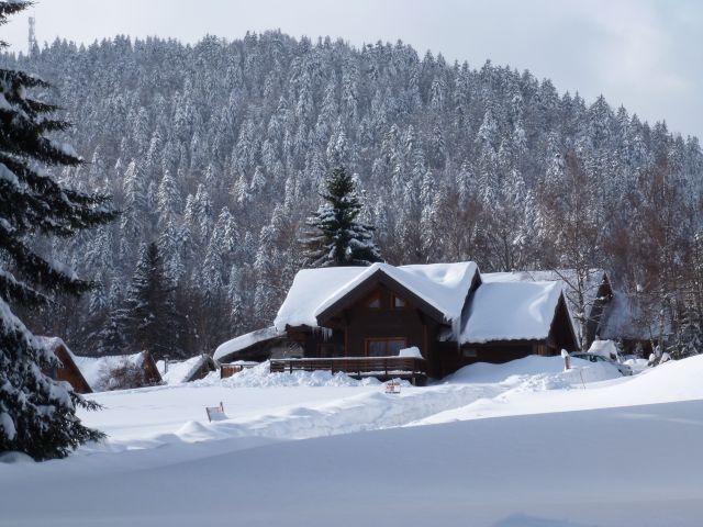 Le chalet est situé sur le plateau sud , entre le village nordique et le téléskis du "Gust"avec ses pistes débutants et de luges