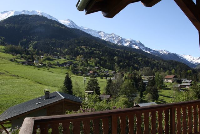 Après-midi printanière, vue du balcon coté salle à manger avec les neiges éternelles 