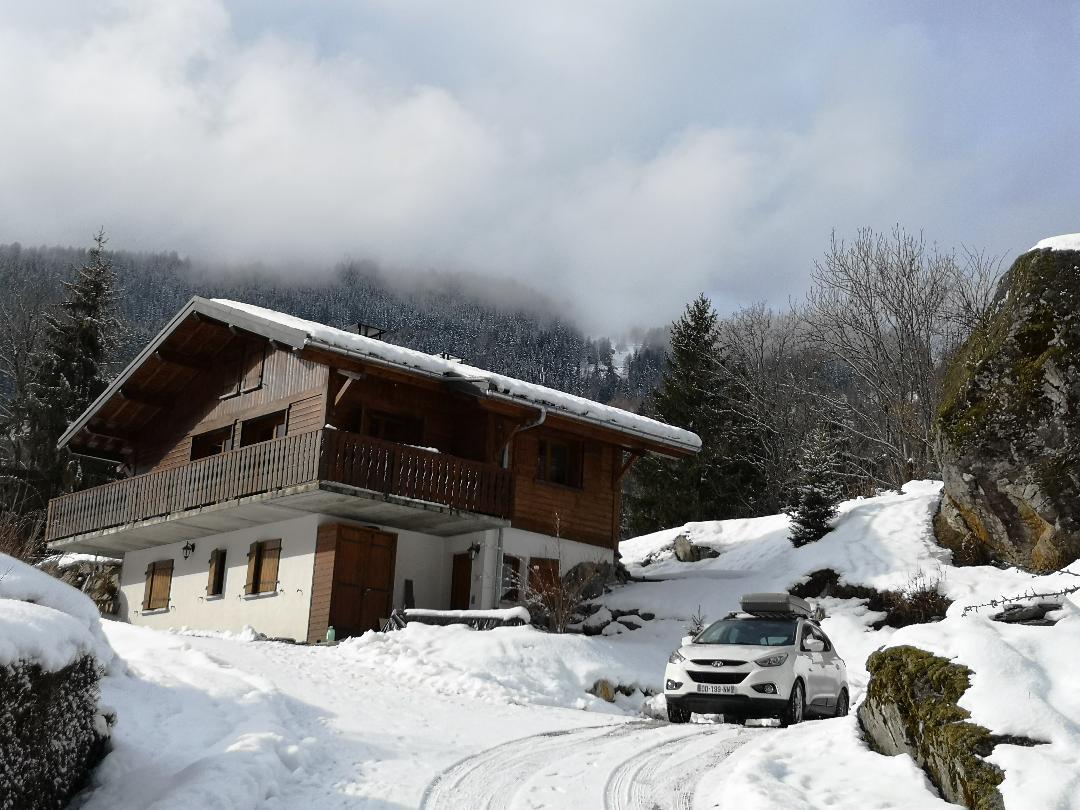 Arrivée sur le Chalet Ben avec place de parking.