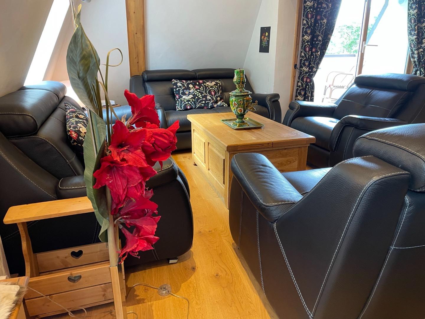 LE SALON , EN TOUTE CONVIVIALITE