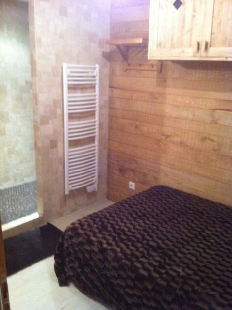 chambre 5 avec sa salle d'eau