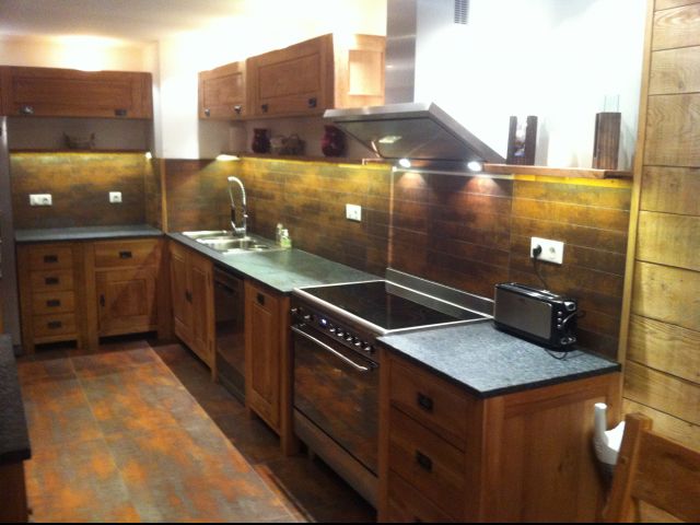 cuisine équipée avec grand piano de cuisson-four et frigo américain, etc....