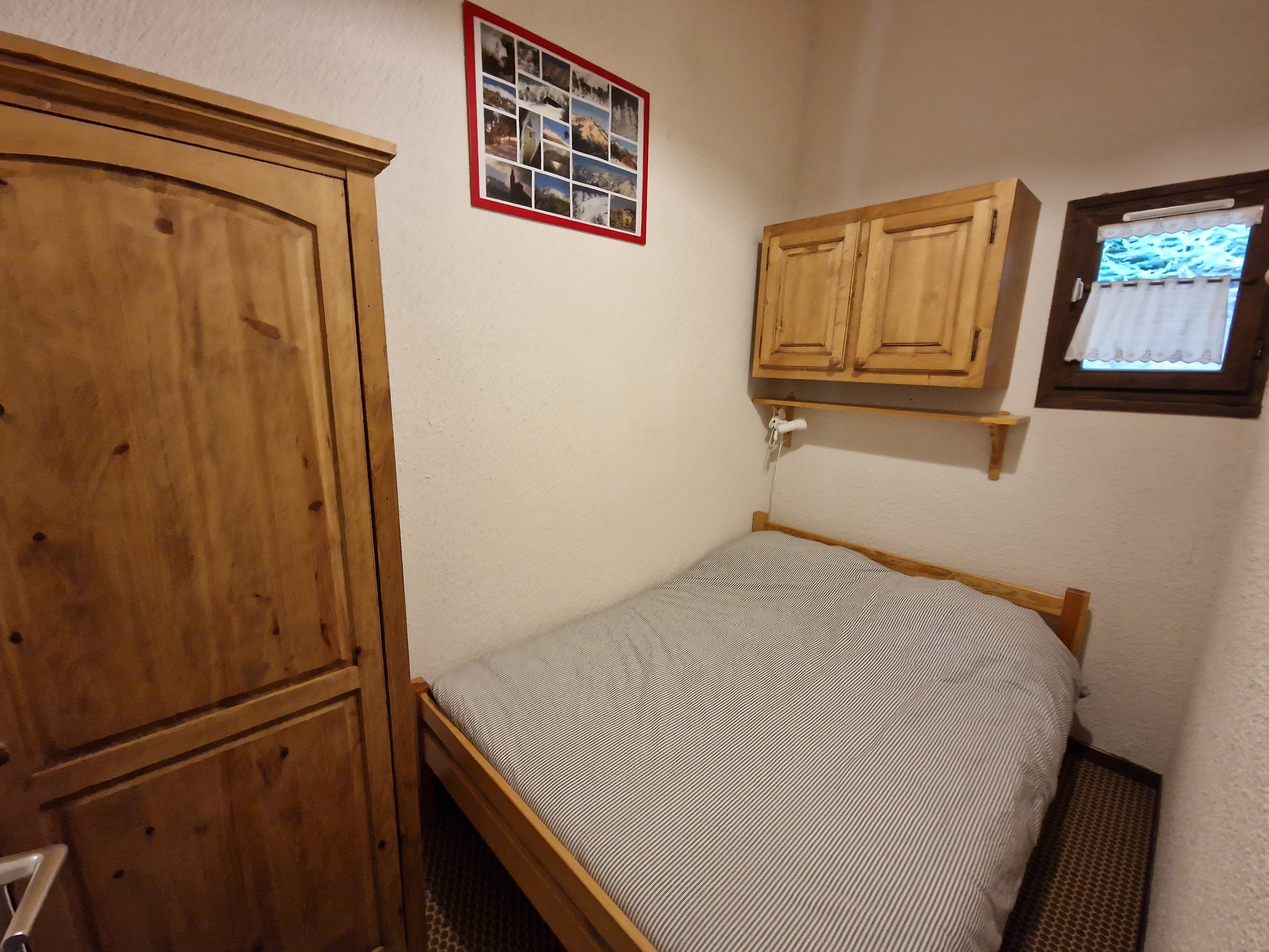 Chambre avec lit double