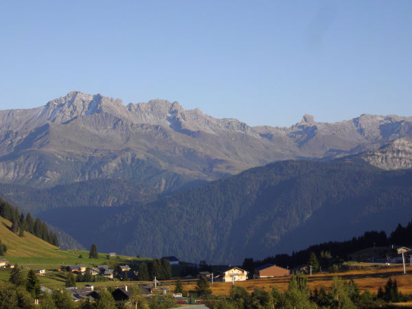 La chaîne du Beaufortain, vue du balcon