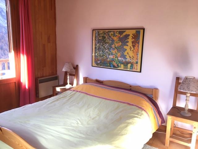 la chambre principale avec balcon.