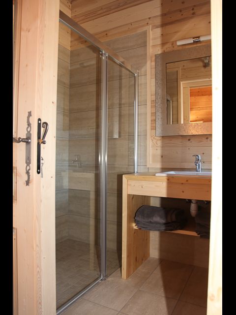 Salle de douche chambre 1
