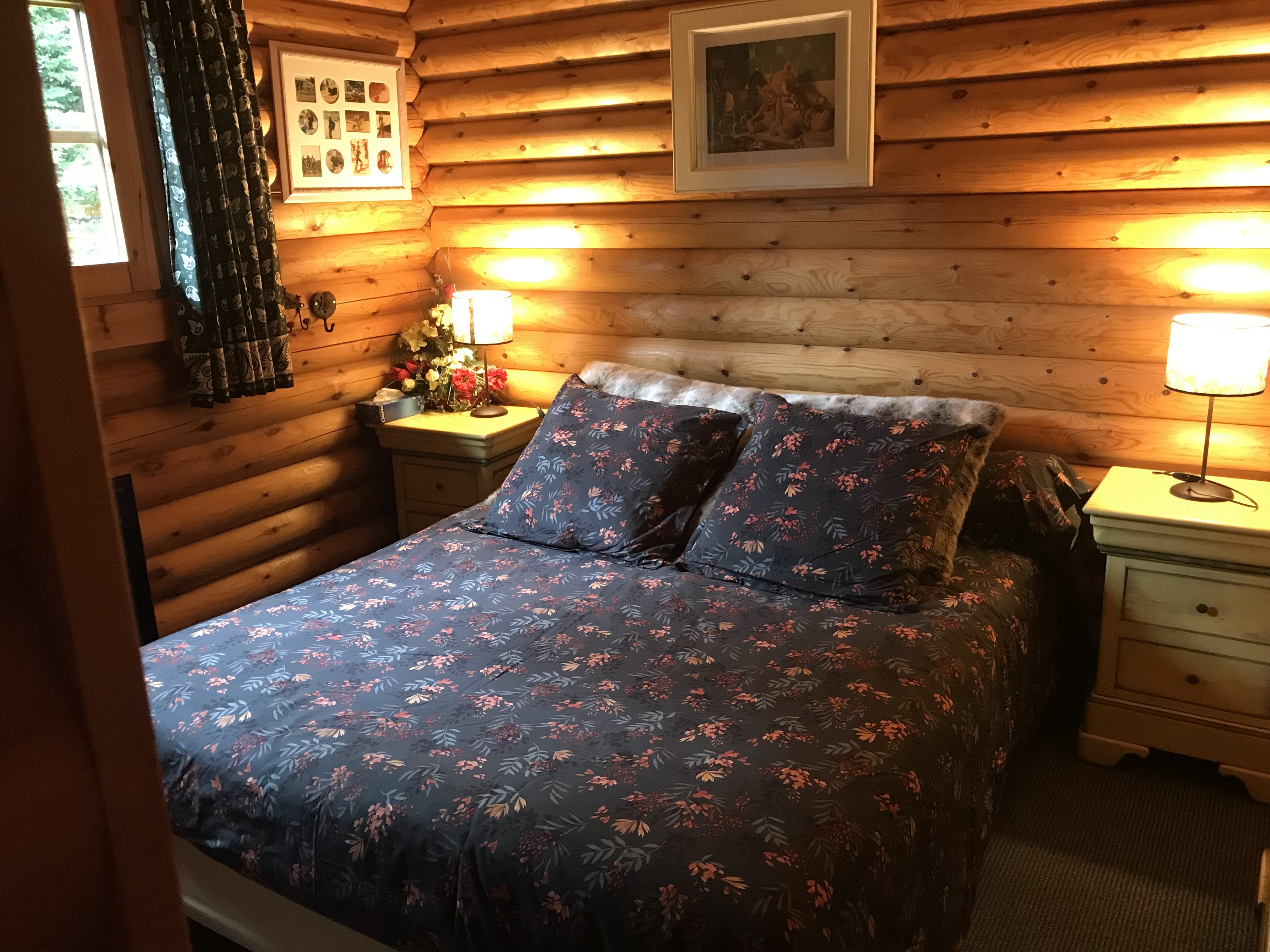 Chambre rez de chaussée avec lit en 160 cm et placard intégré 
Matelas neuf très confortable 