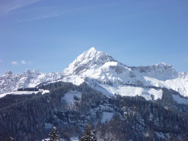 Vue hivernale sur le mont Charvin depuis la terrasse