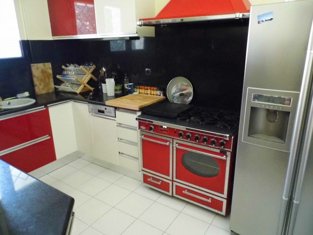 cuisine indépendante - frigo américain - cusiinière godin - lave vaisselle