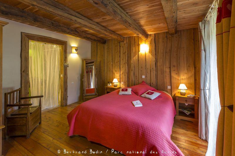 La Chambre avec sa salle d'eau accollée
