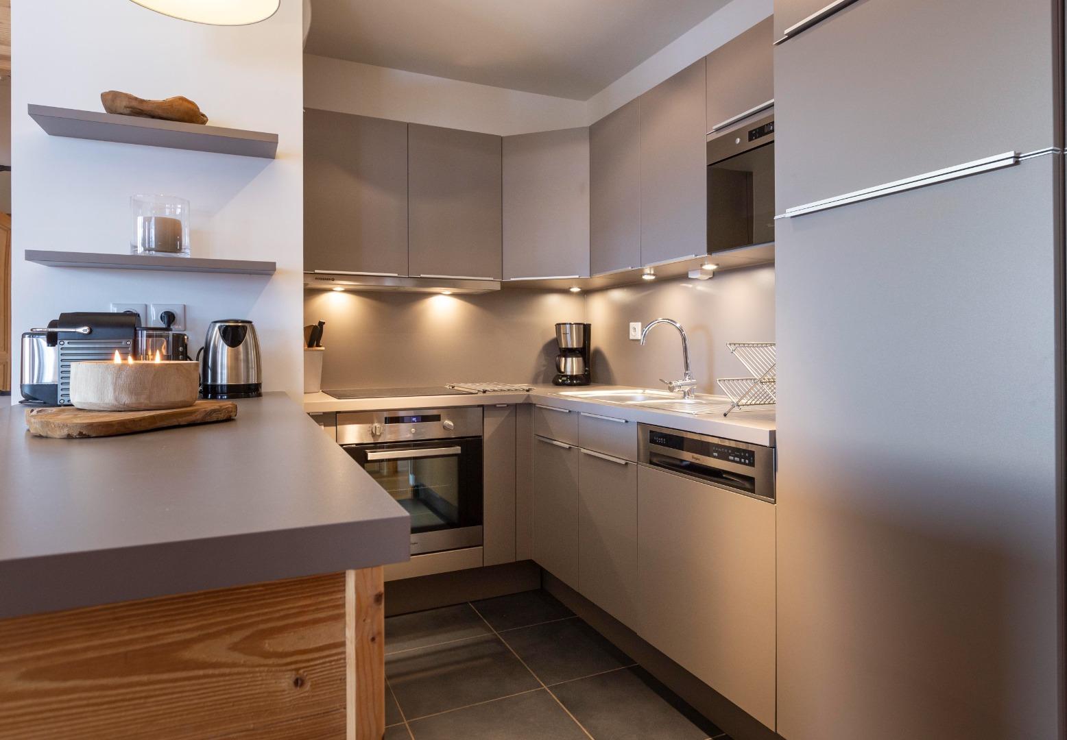 Lumineuse Cuisine contemporaine super équipée