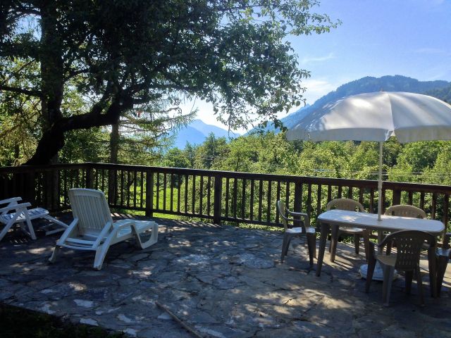 La terrasse: couchers de soleil magnifiques, grande terrasse superbement exposée