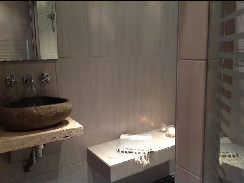 Son hammam de qualité ("Effigebi" entièrement automatique )pour  l'apres ski ou après les randonnées vous reservant une ambiance propice au bien être,un séjour unique à la montagne
Jouant aussi le rôle de 3 ème salle de douche.