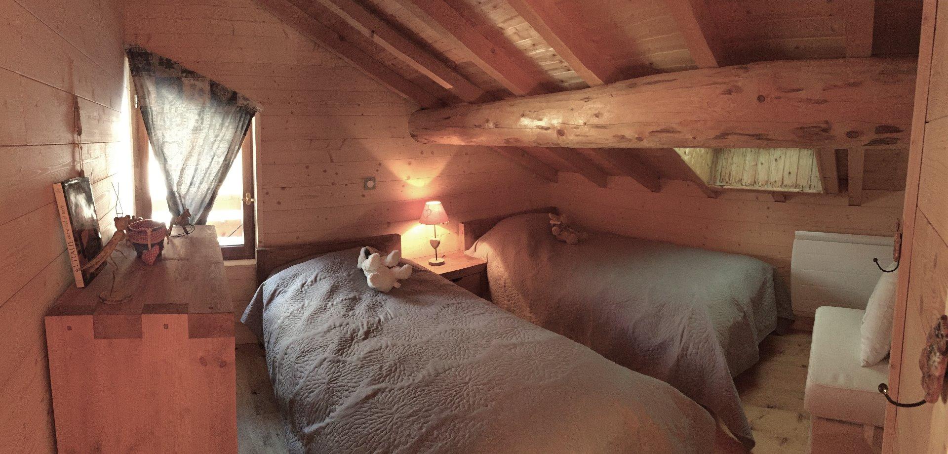 Chambre 3 à l'étage ( 2 lits simples)