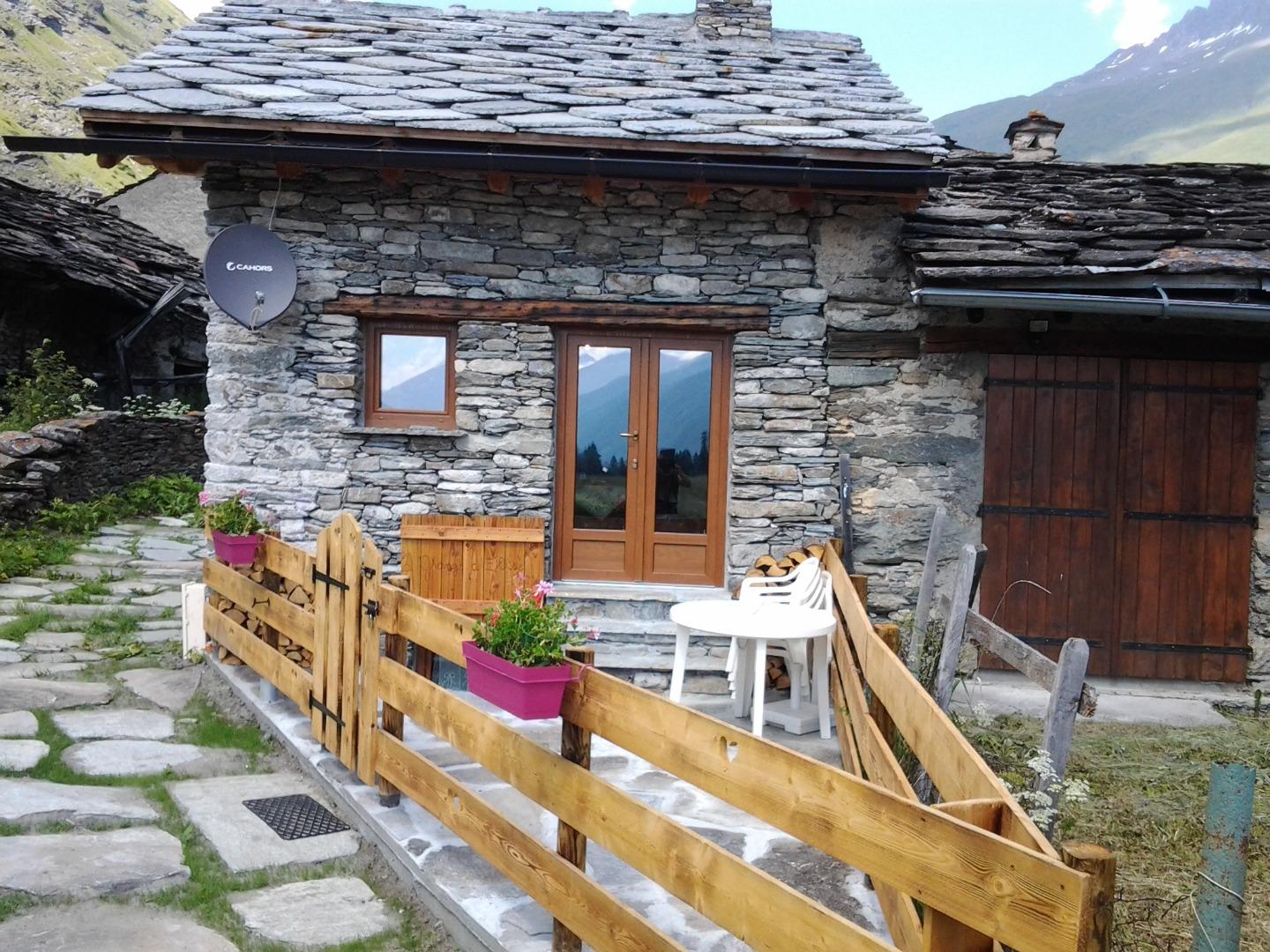 chalet avec sa terrasse