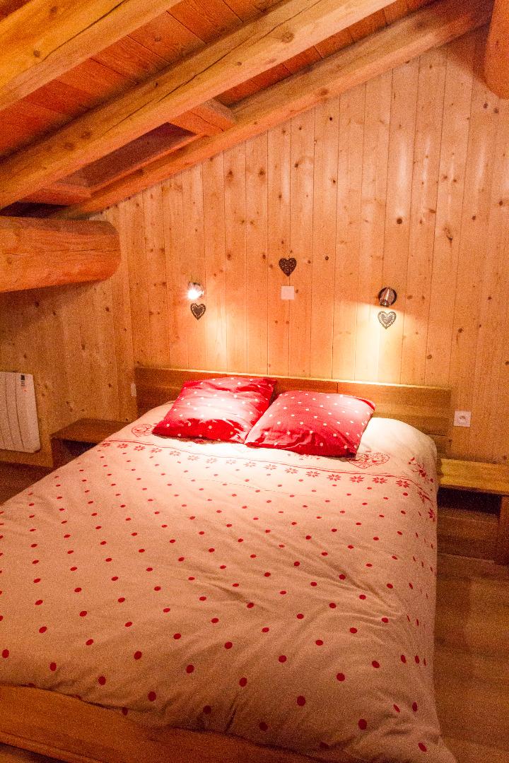Chambre niveau 2
1 lit de 160, 1 lit bébé et 1 lit d'appoint