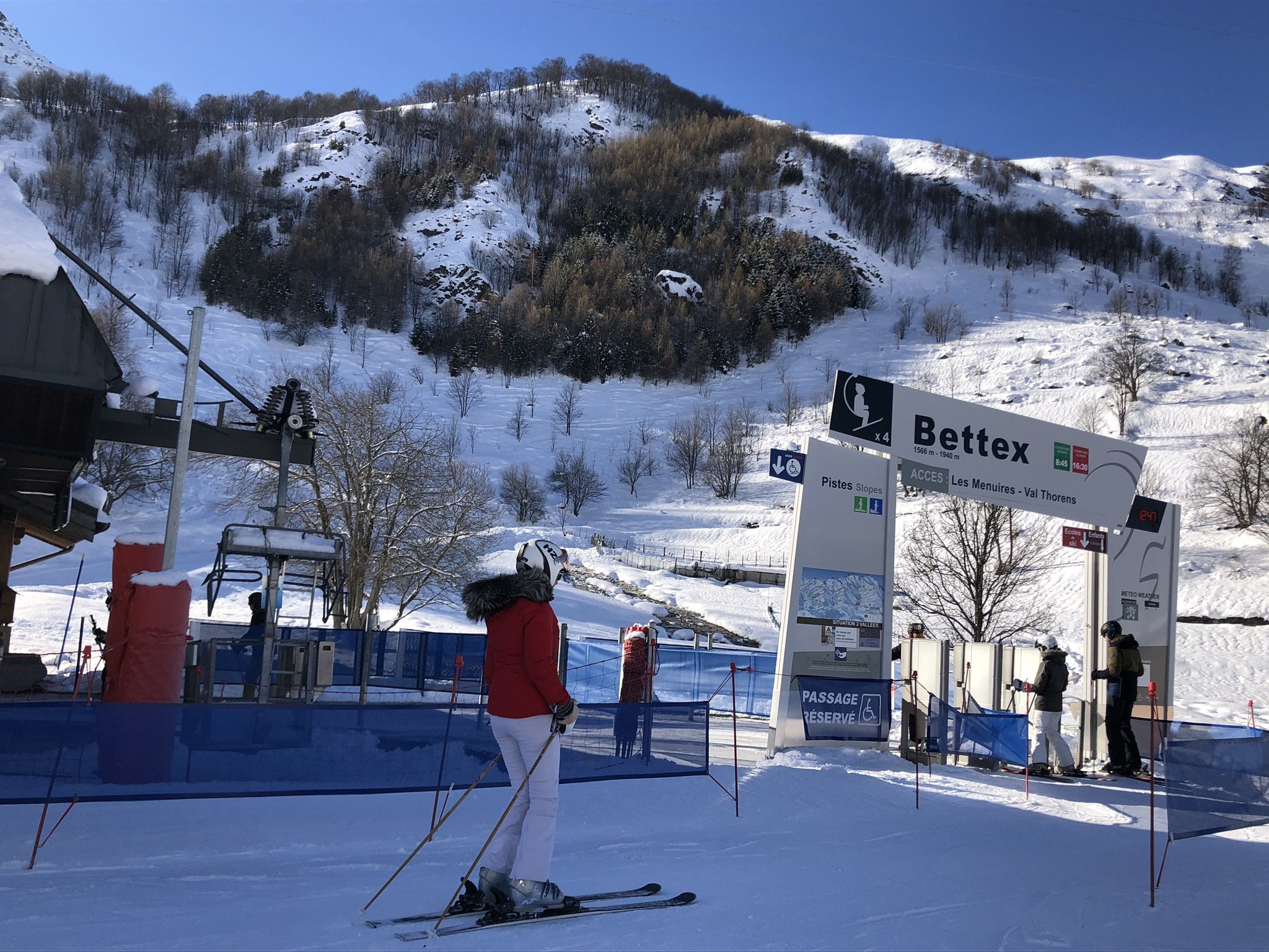 Télésiège et piste du Bettex à 150m des chalets