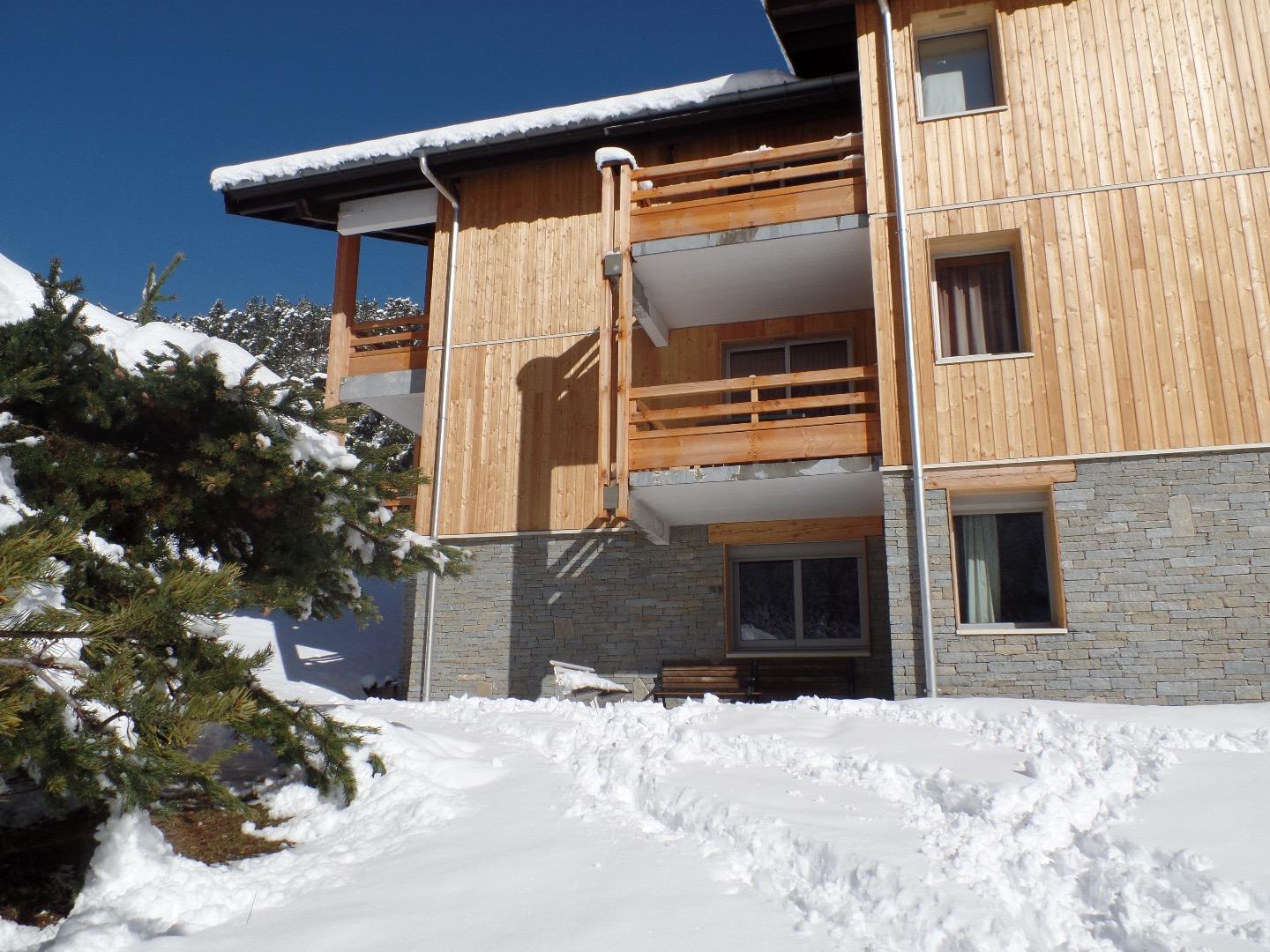 Les pieds dans la neige.