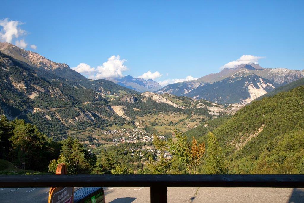 Vue de la pièce à  vivre l'été.