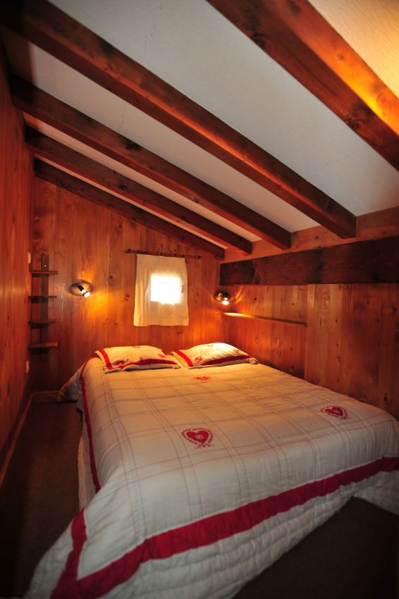 CHAMBRE INDEPENDANTE SUR MEZZANINE APPARTEMENT "LES ARAVIS"