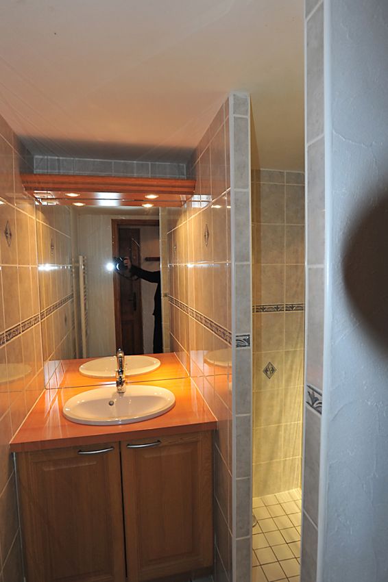 SALLE D'EAU AVEC  DOUCHE A L'ITALIENNE