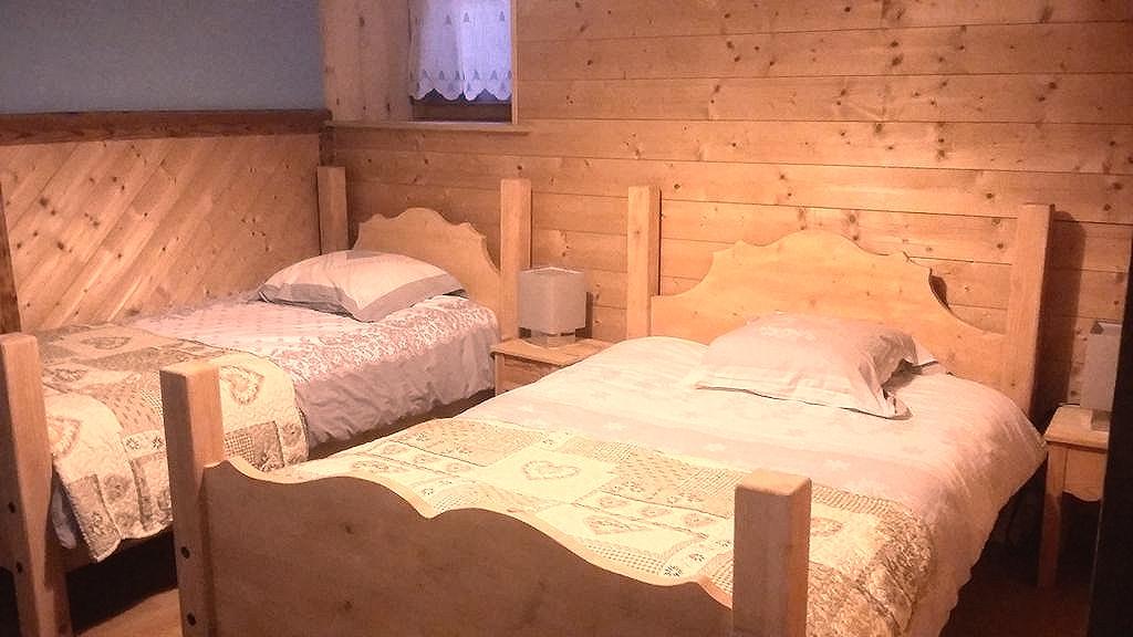 Chambre 2 : 2 lits simples
