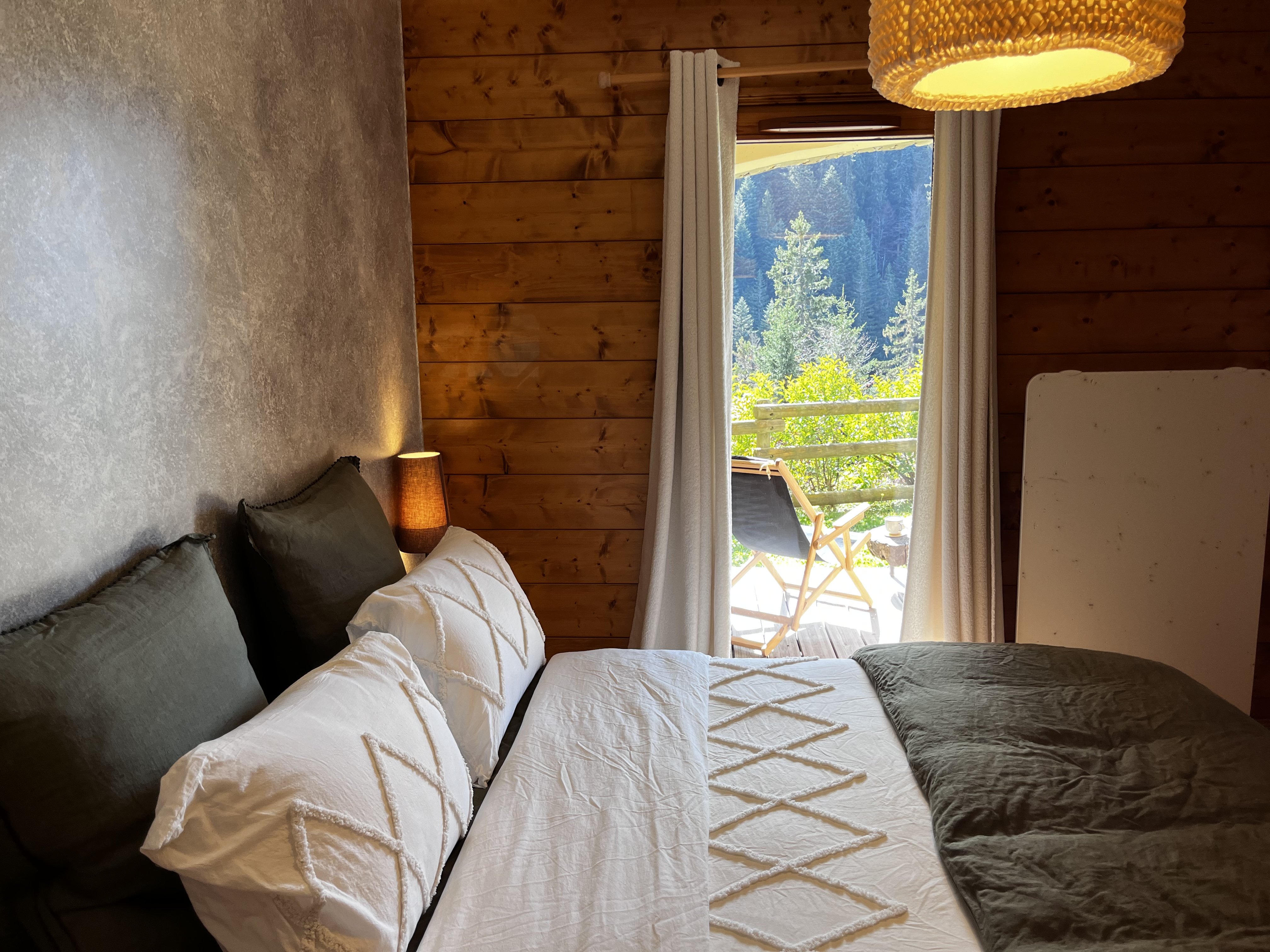 Chambre parentale avec sdb (douche) et accès terrasse 