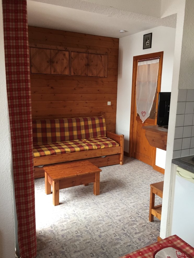 vue sur le séjour depuis la cuisine