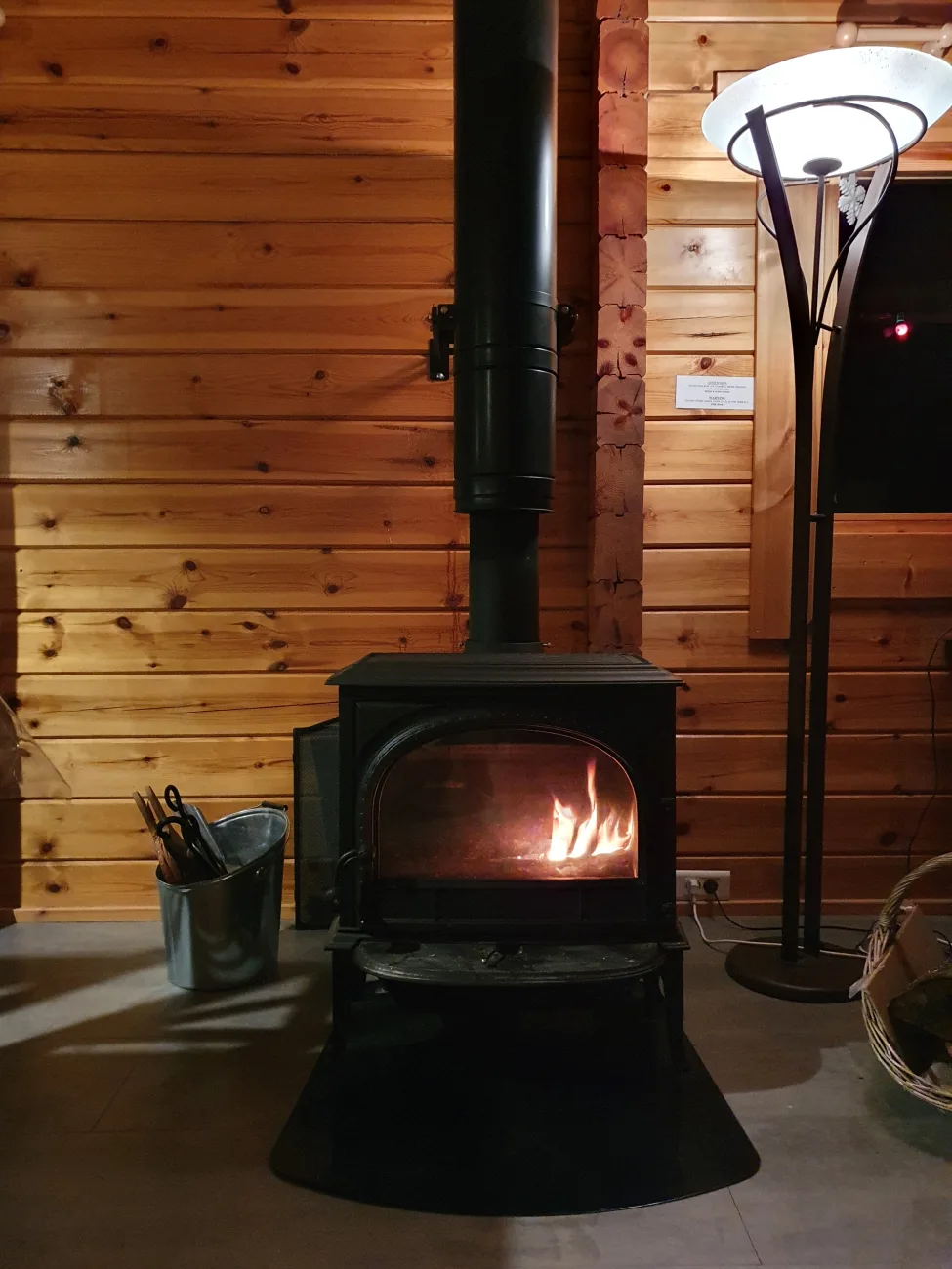 Poêle à bois, bois fourni 