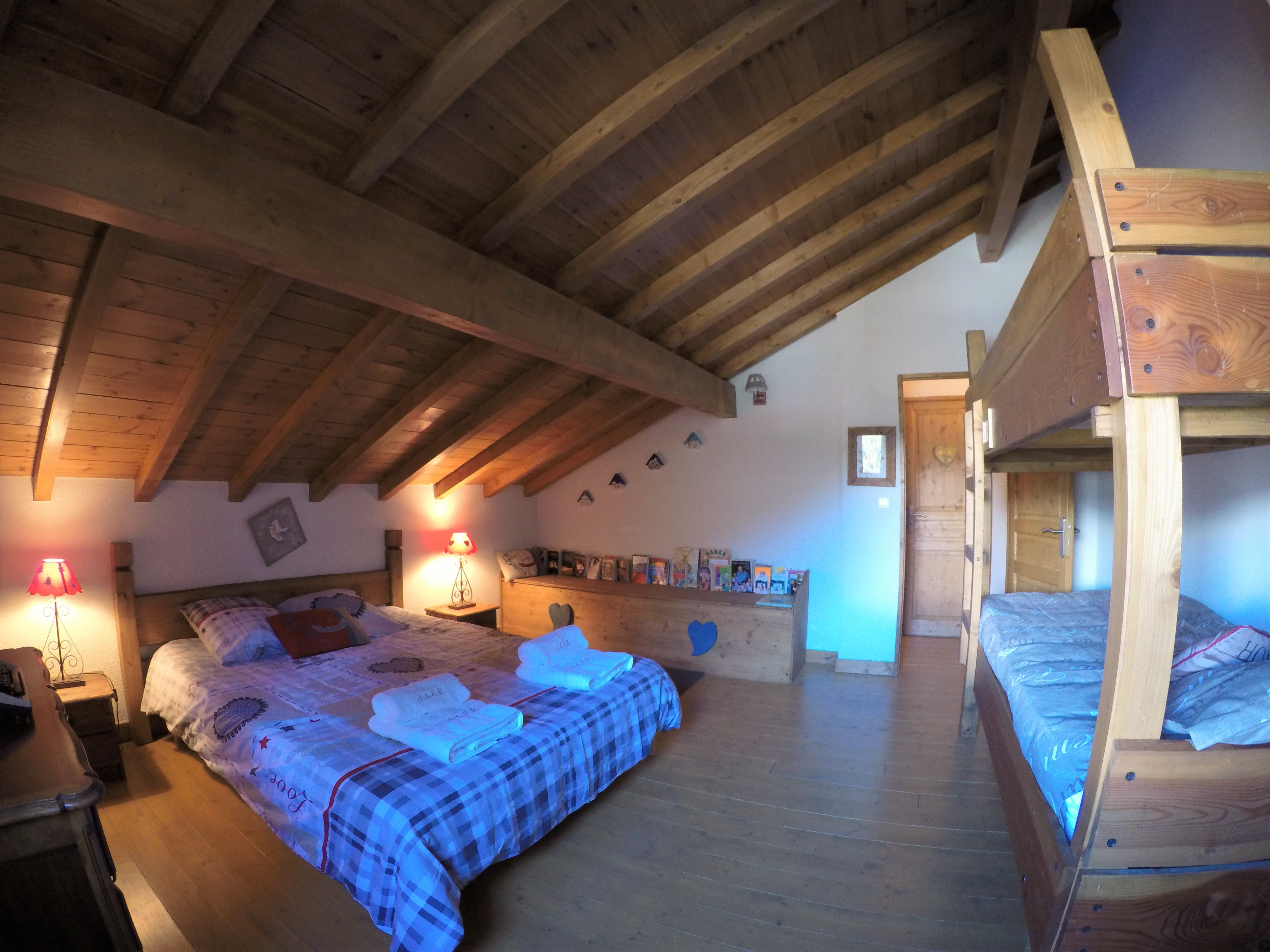 Chambre 1 - 1 lit double + 1 lit superposé (2 couchages)