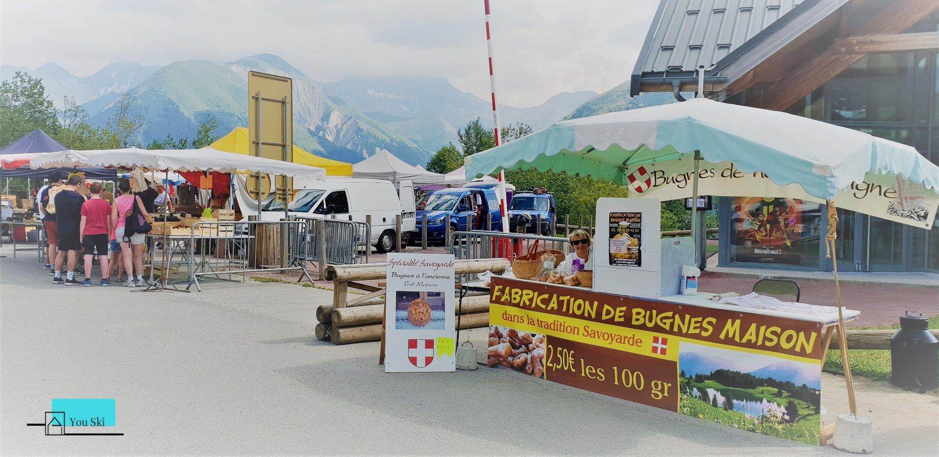 Un marché traditionnel à Saint Jean d'Arves, station village authentique