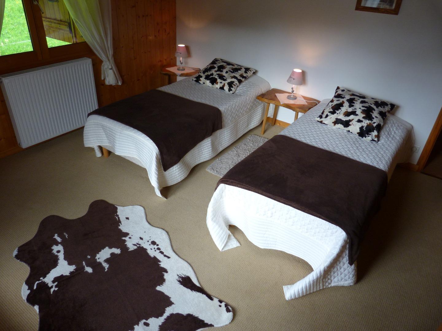 Chambre 2 lits simples à l'étage 2 avec balcon exposé sud.
2 couchages 90 x 190