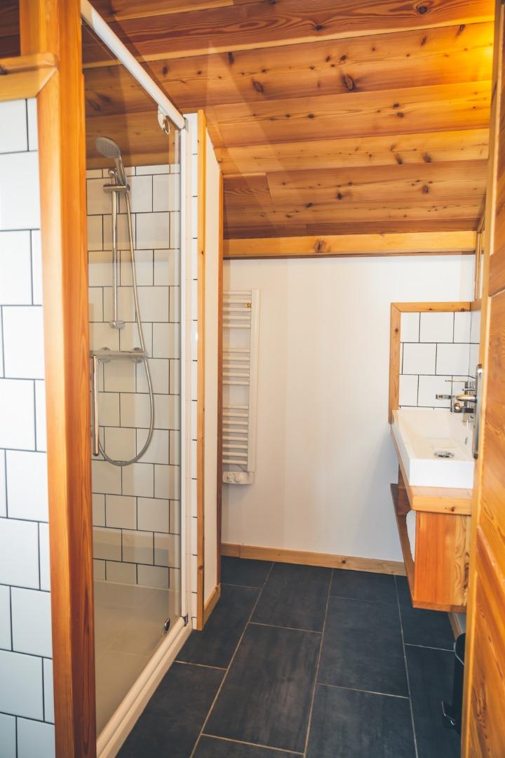 Salle de bain douche des chambre 5 et 6