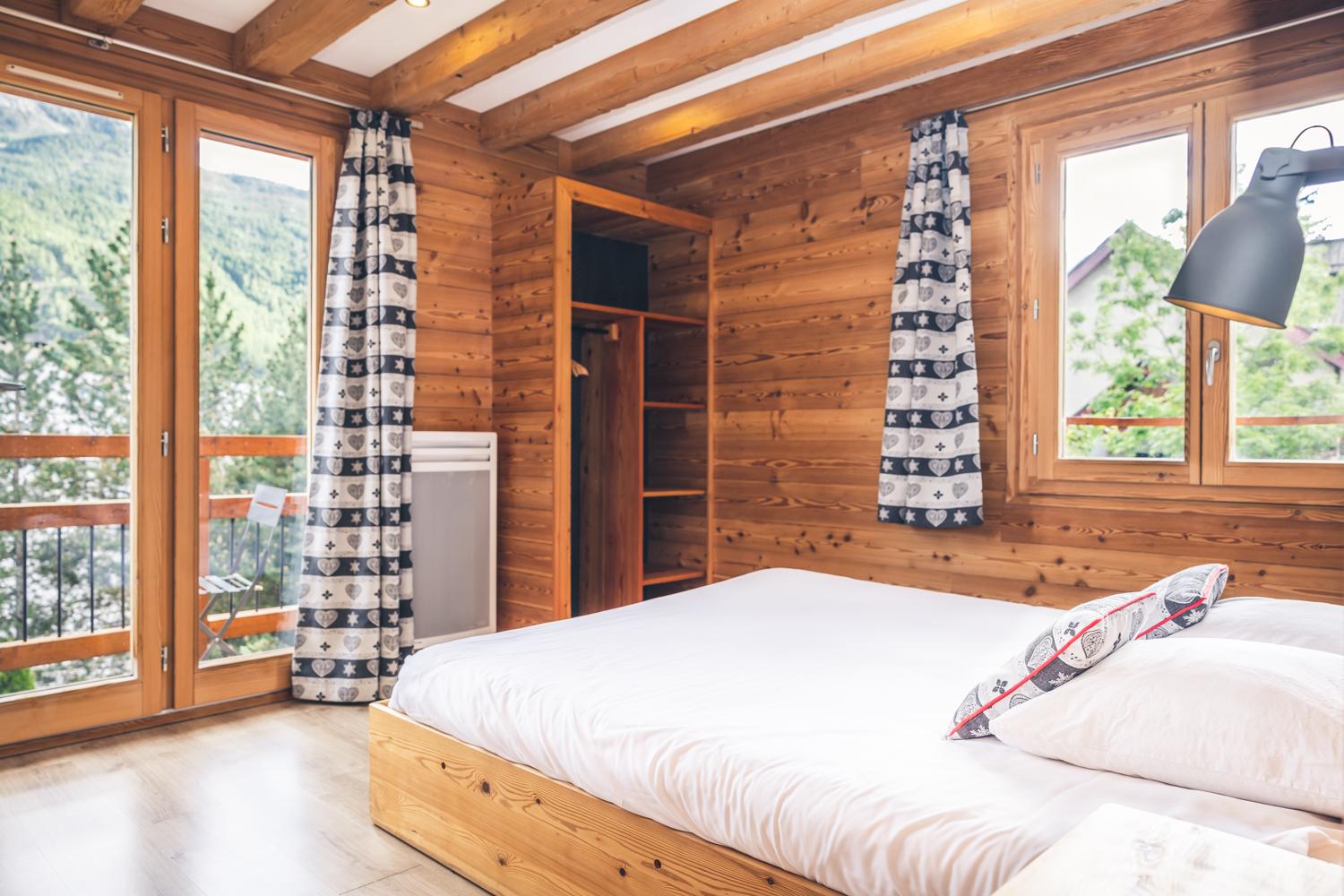 Chambre 3 : lit double 160x200 + sdb