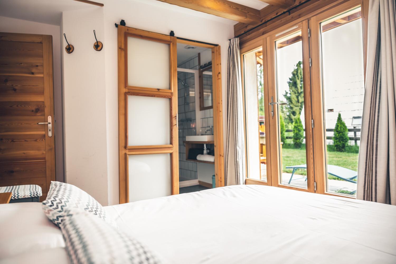 Chambre 1 : lit double 160x200 + sdb