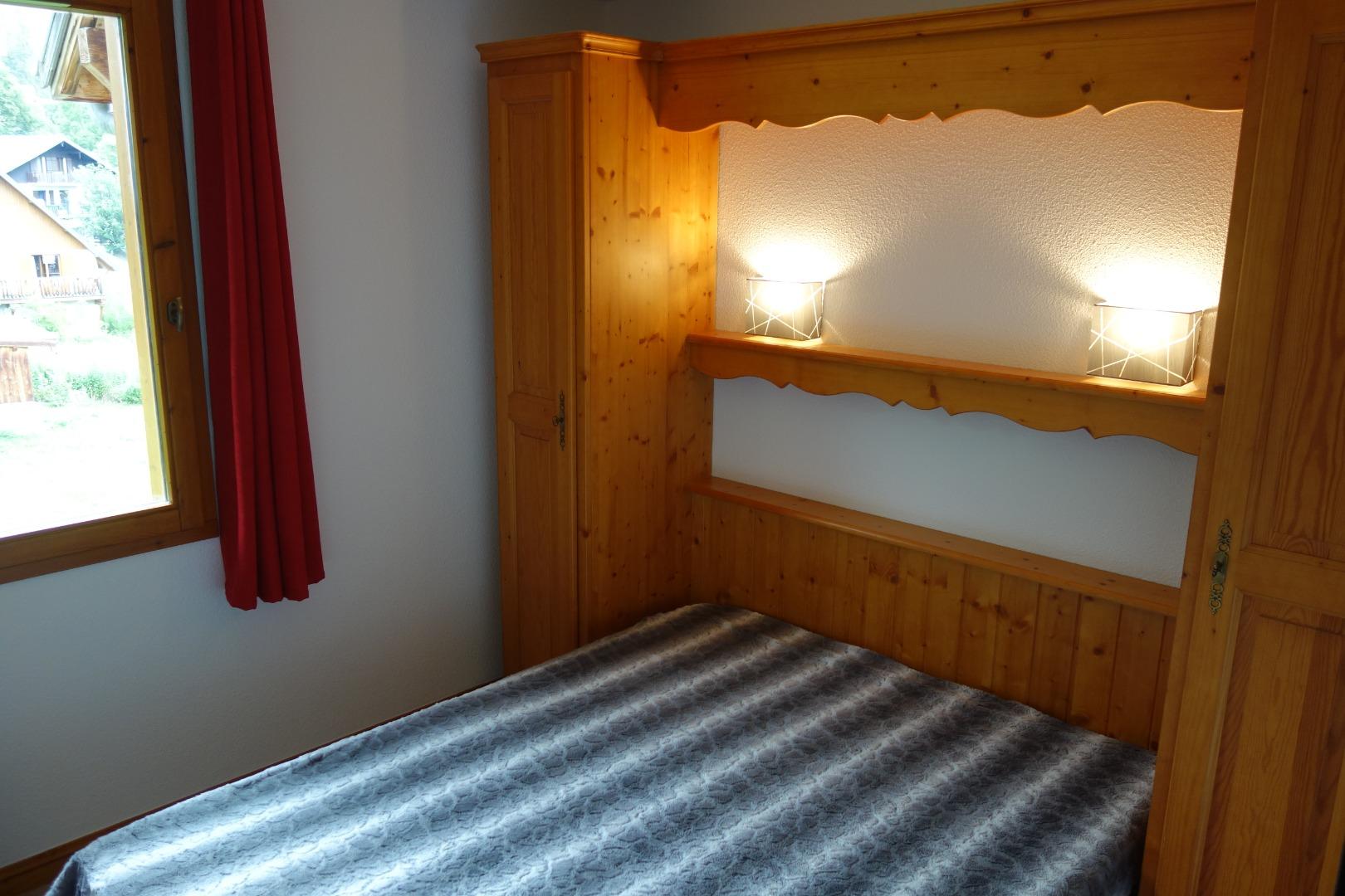 Chambre avec lit double
