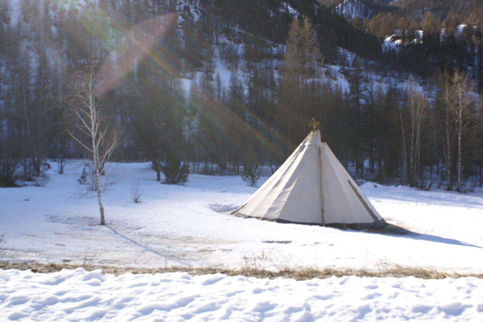 un tepee sur le parcours nordique , 17 kms environ de ski de fond 