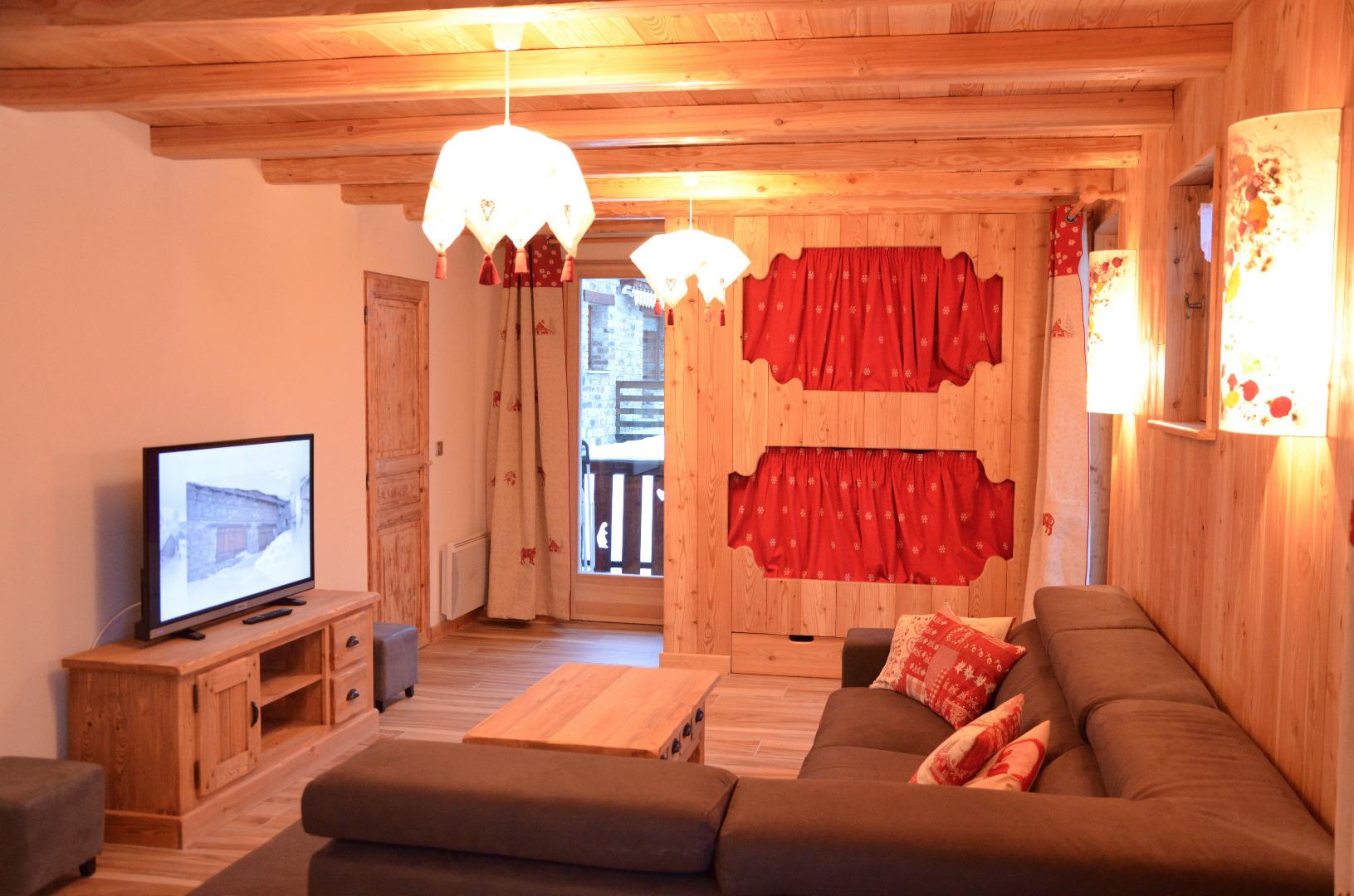 Salon , TV, lecteur DVD, lits-clos
