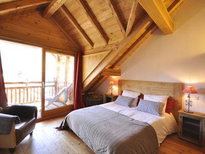 Chambre " 1"  spacieuse avec balcon plein sud. Lit de 160cm avec sa salle de bain et son toilette