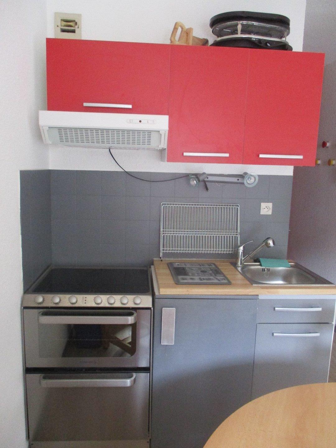 Coin cuisine
réfrigérateur
plaques et four électriques
lave vaisselle
Four 4 en 1: raclette, pierrade, grill et multi crêpe