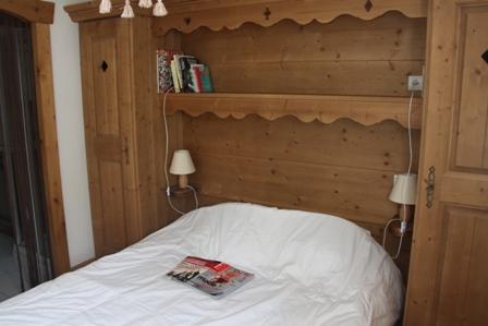 chambre lit double avec salle douche attenante