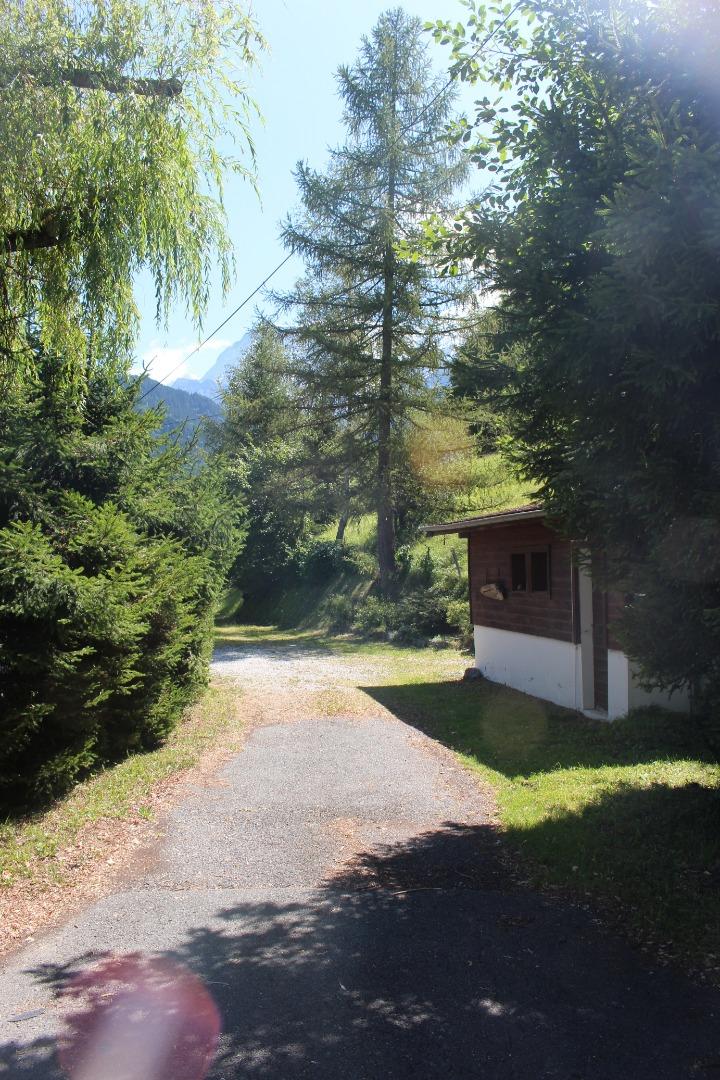 Accès au chalet depuis la route de Saint-Nicolas