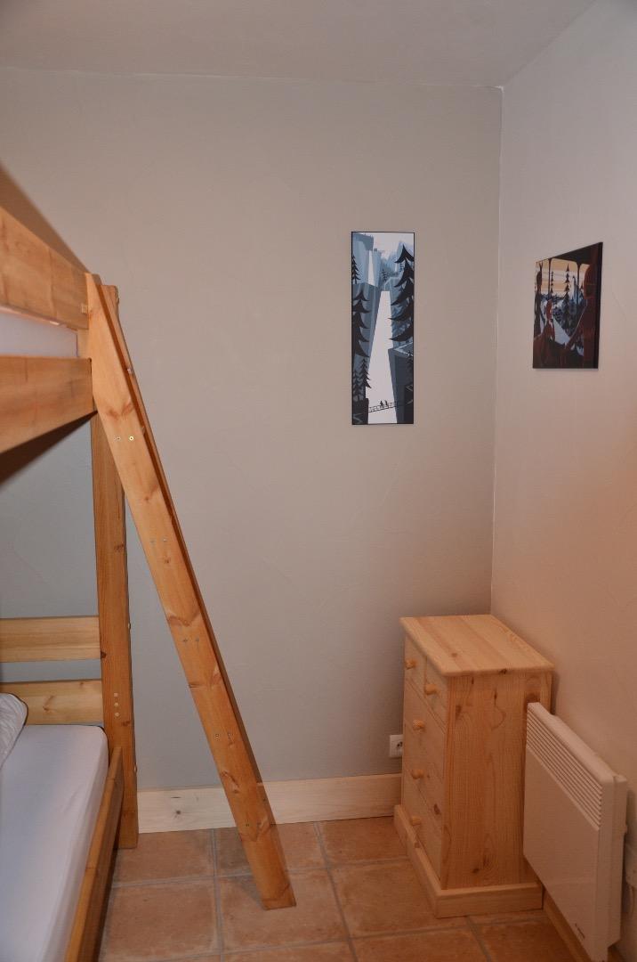 Chambre 2 avec literies superposées en 90/200
literie supérieure accessible aux enfants dès 6 ans
