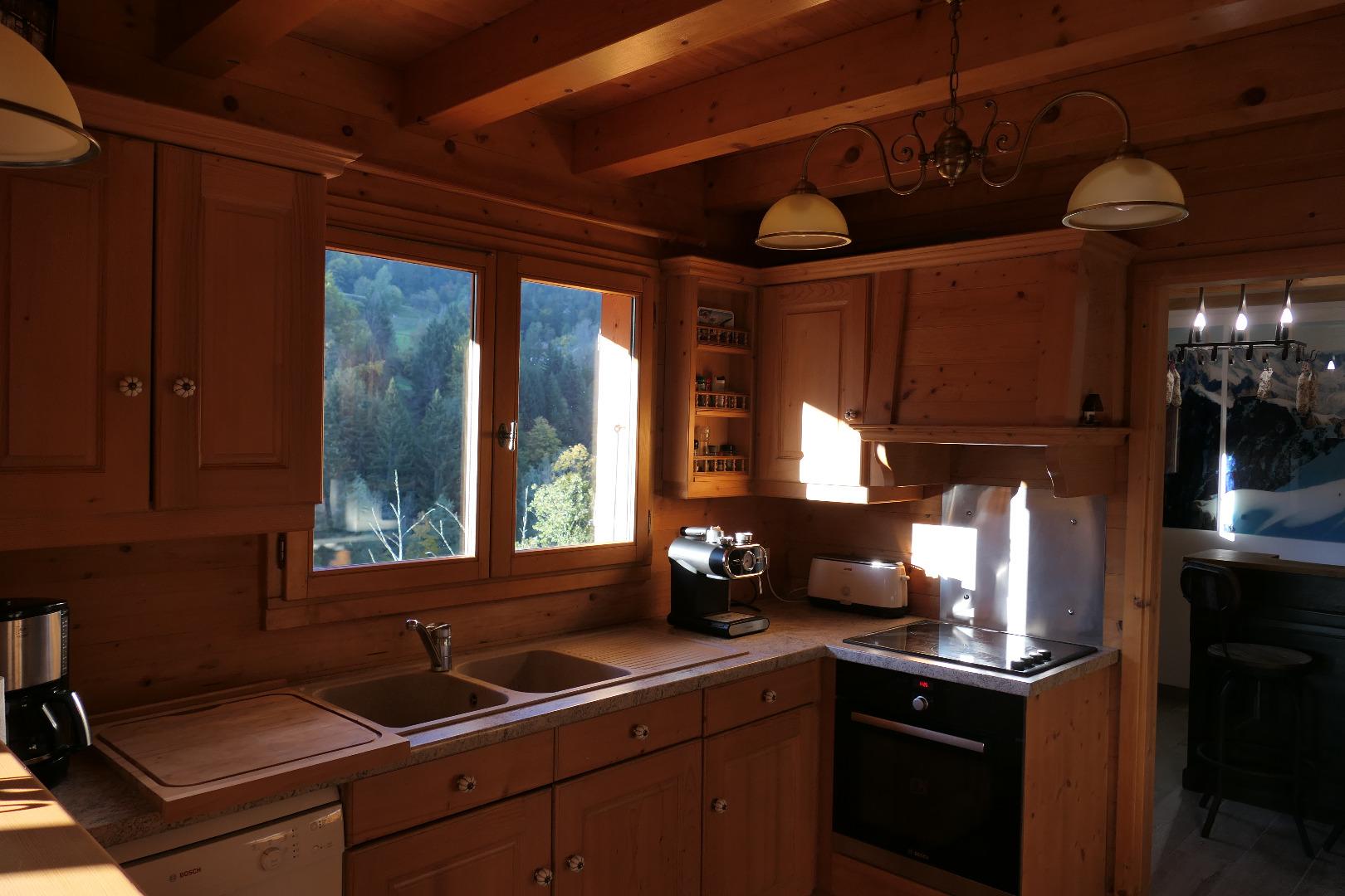 cuisine avec vue imprenable sur les montagnes